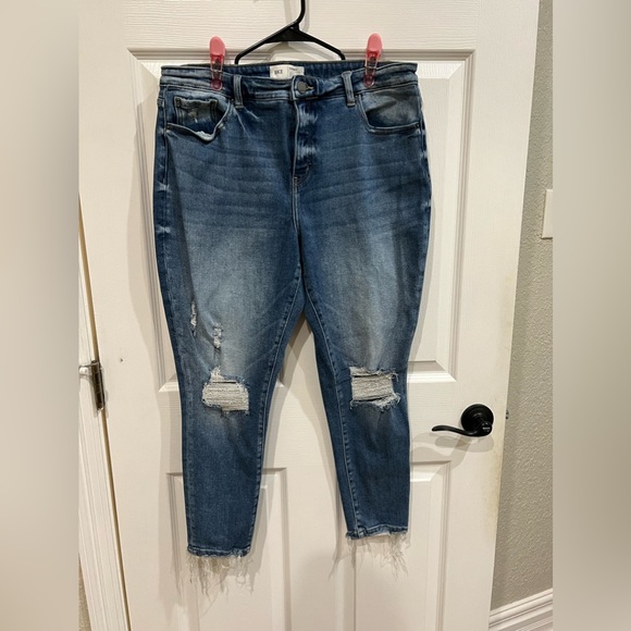 BKE Gabby 33 - Picture 1 of 4